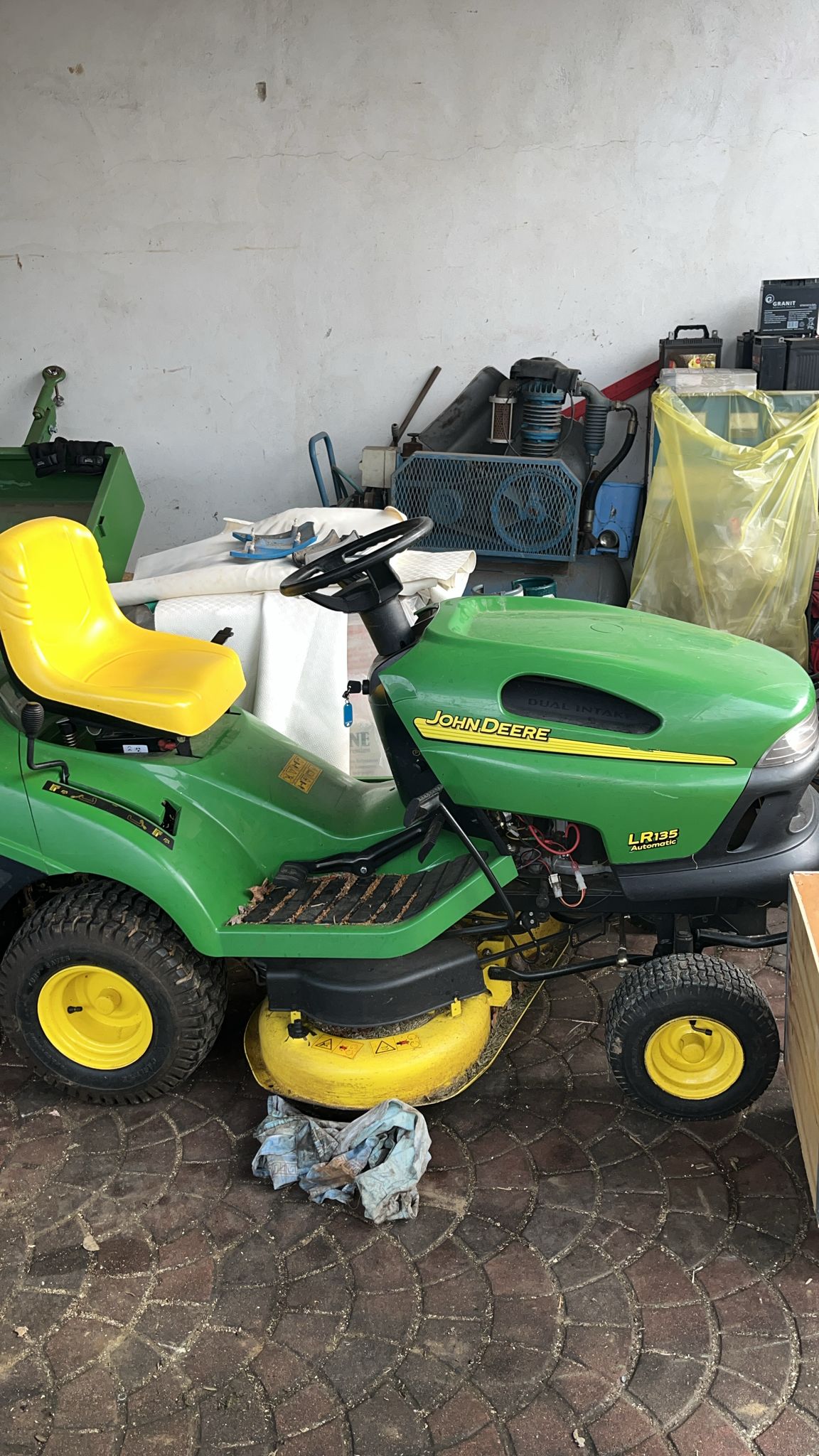Trattorino LR 135 John Deere compreso di cestino